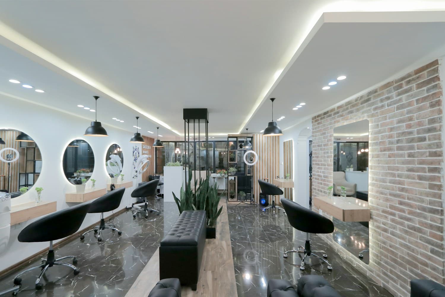 Aura Clinic uygulama odası